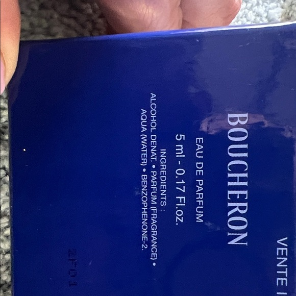 Boucheron Perfume Set with Blue and Gold Accents - Picture 5 of 7